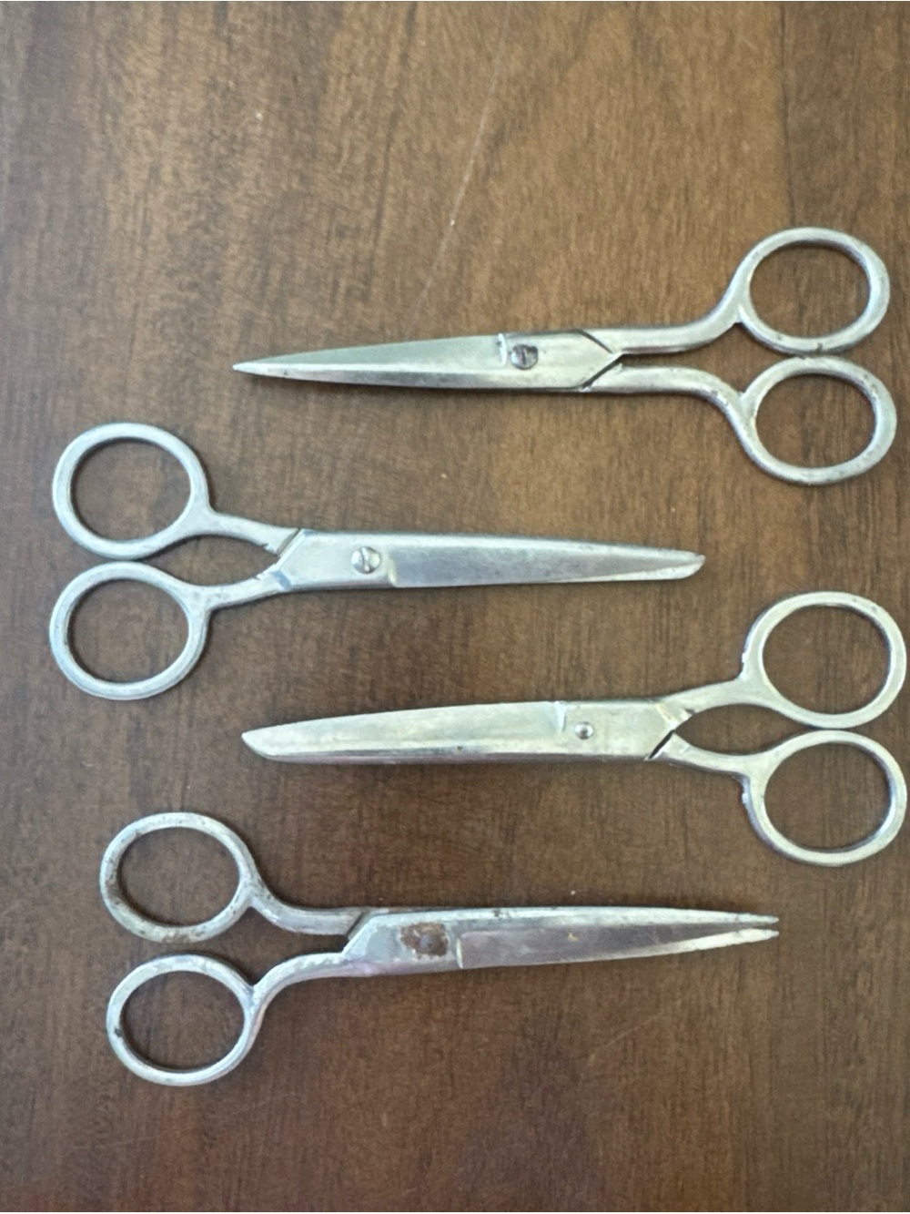 Vintage Sewing / Embroidery Metal Scissors Lot of 4 Unbranded